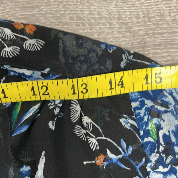 NWT White House Black Market Xian Floral Blouse Long Bell Sleeve 4 - Picture 7 of 16